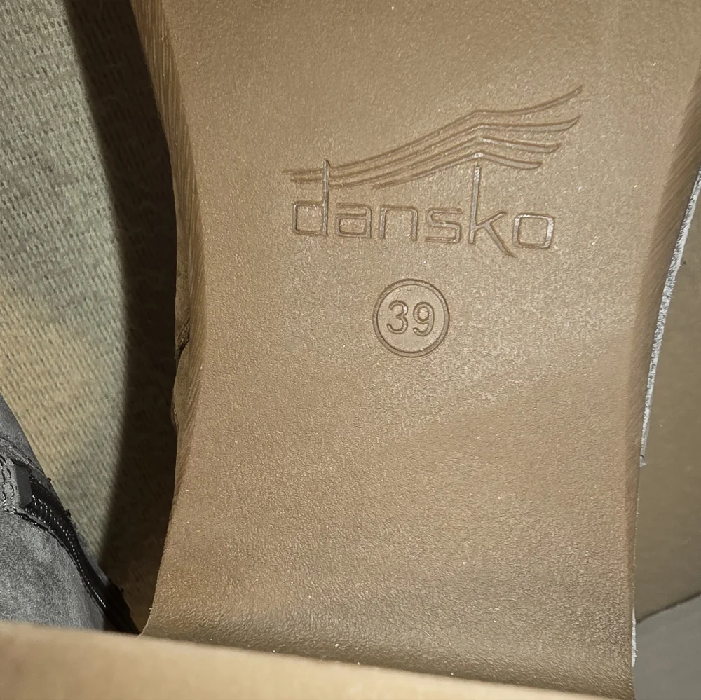Dansko Hartley Grey Nubuck Boots size 39/9us